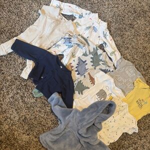 9 piece NEWBORN lots of clothing